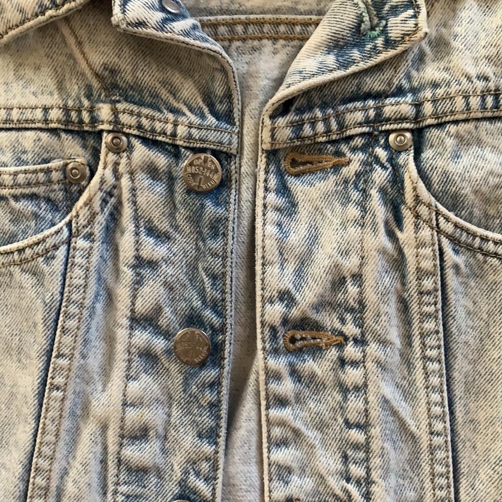 Vintage Cropped Denim Jacket - Picture 6 of 11